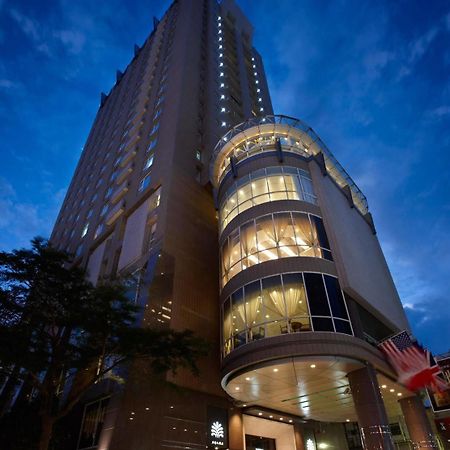 Hotel Royal Hsinchu Exterior photo The hotel at night