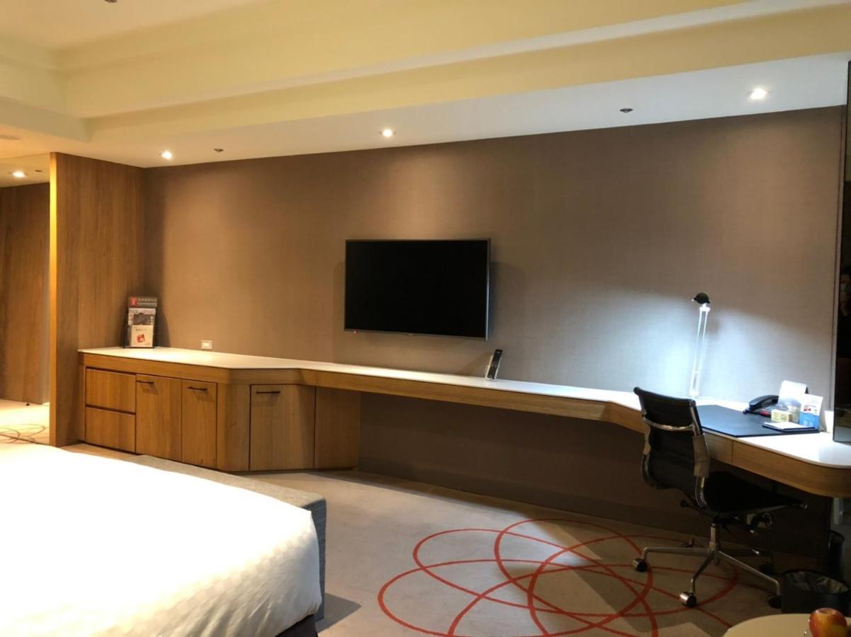 Hotel Royal Hsinchu Exterior photo A room at the hotel