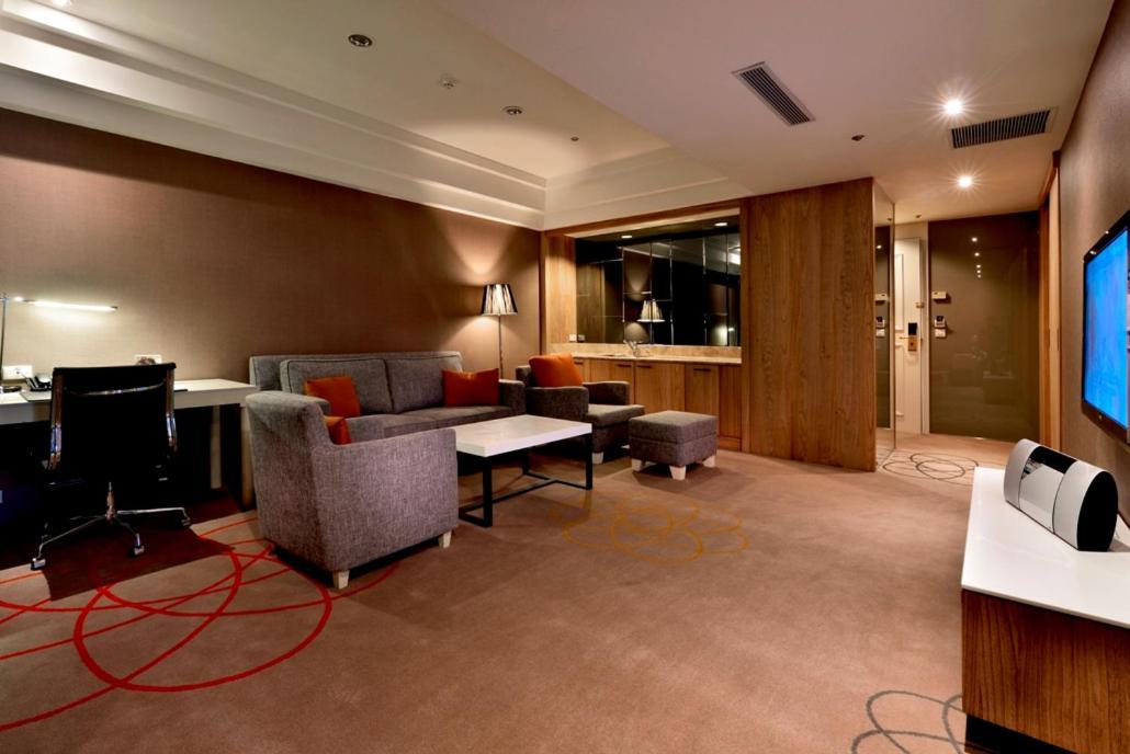 Hotel Royal Hsinchu Exterior photo A suite at the hotel