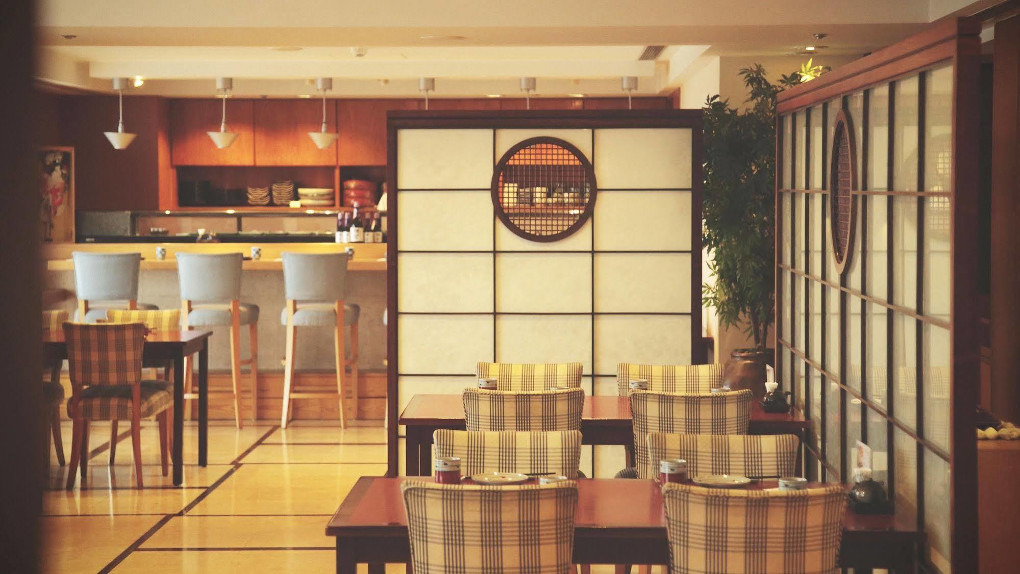 Hotel Royal Hsinchu Exterior photo A Japanese restaurant in a hotel