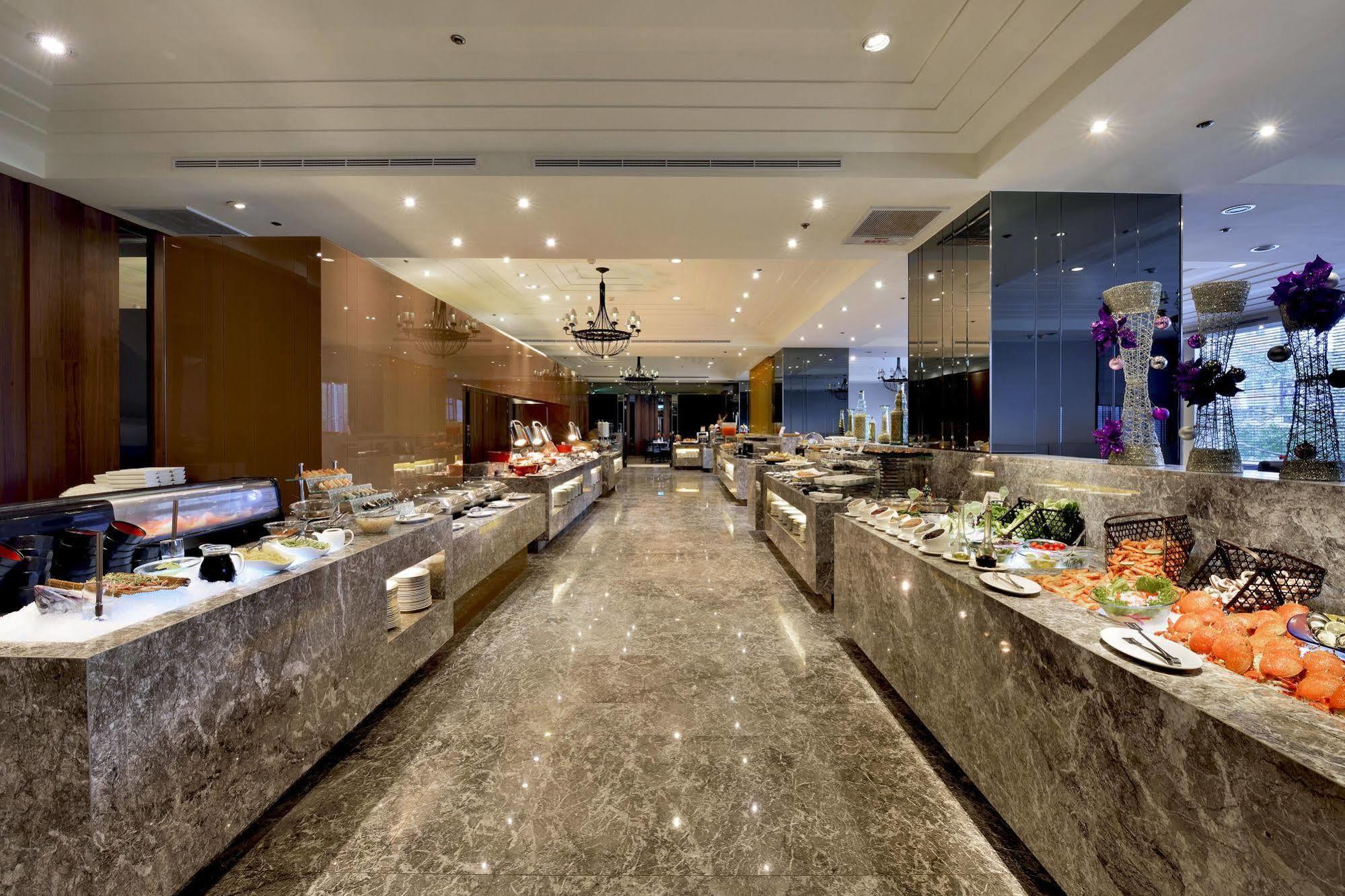 Hotel Royal Hsinchu Exterior photo The buffet at the hotel