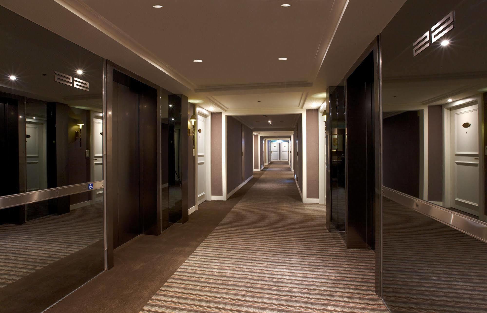 Hotel Royal Hsinchu Exterior photo A corridor at the hotel